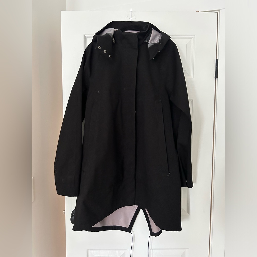 Kit and ace rain jacket
Fully seam sealed and water proof
Removable hood